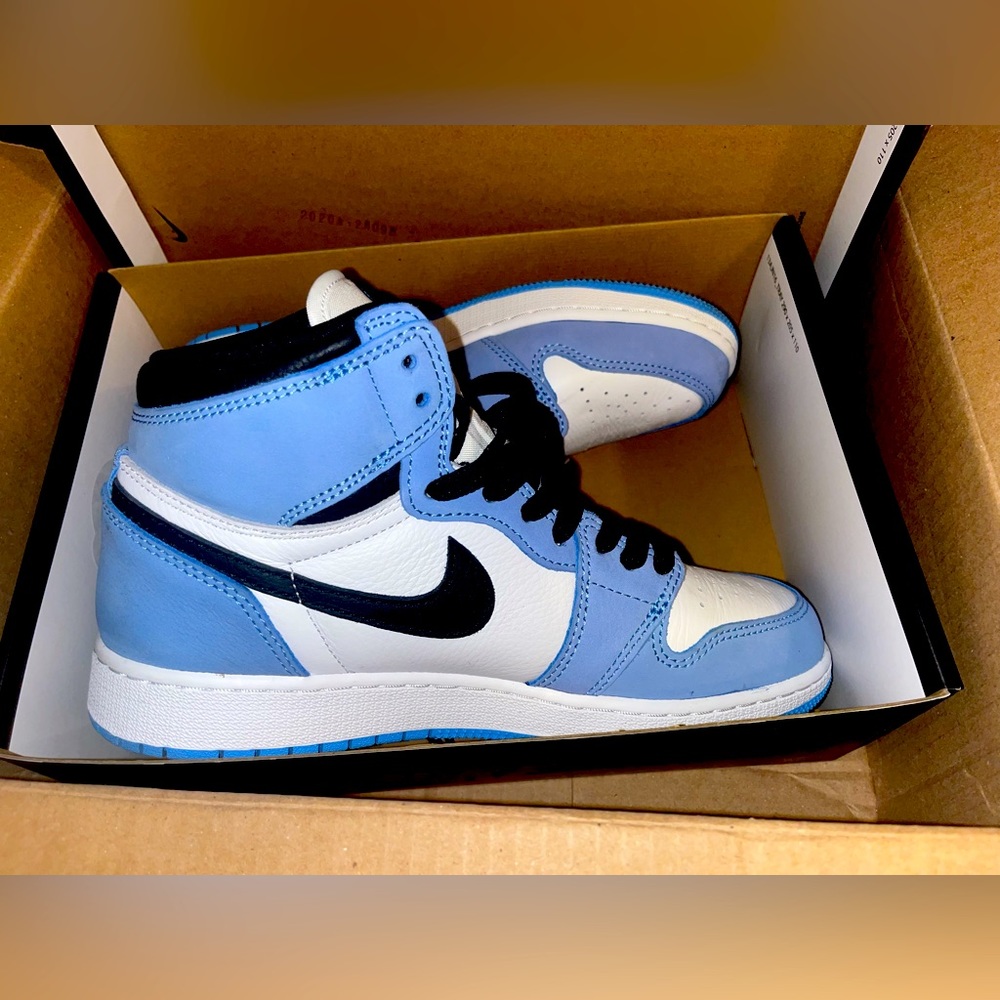Air Jordan 1 High university blue